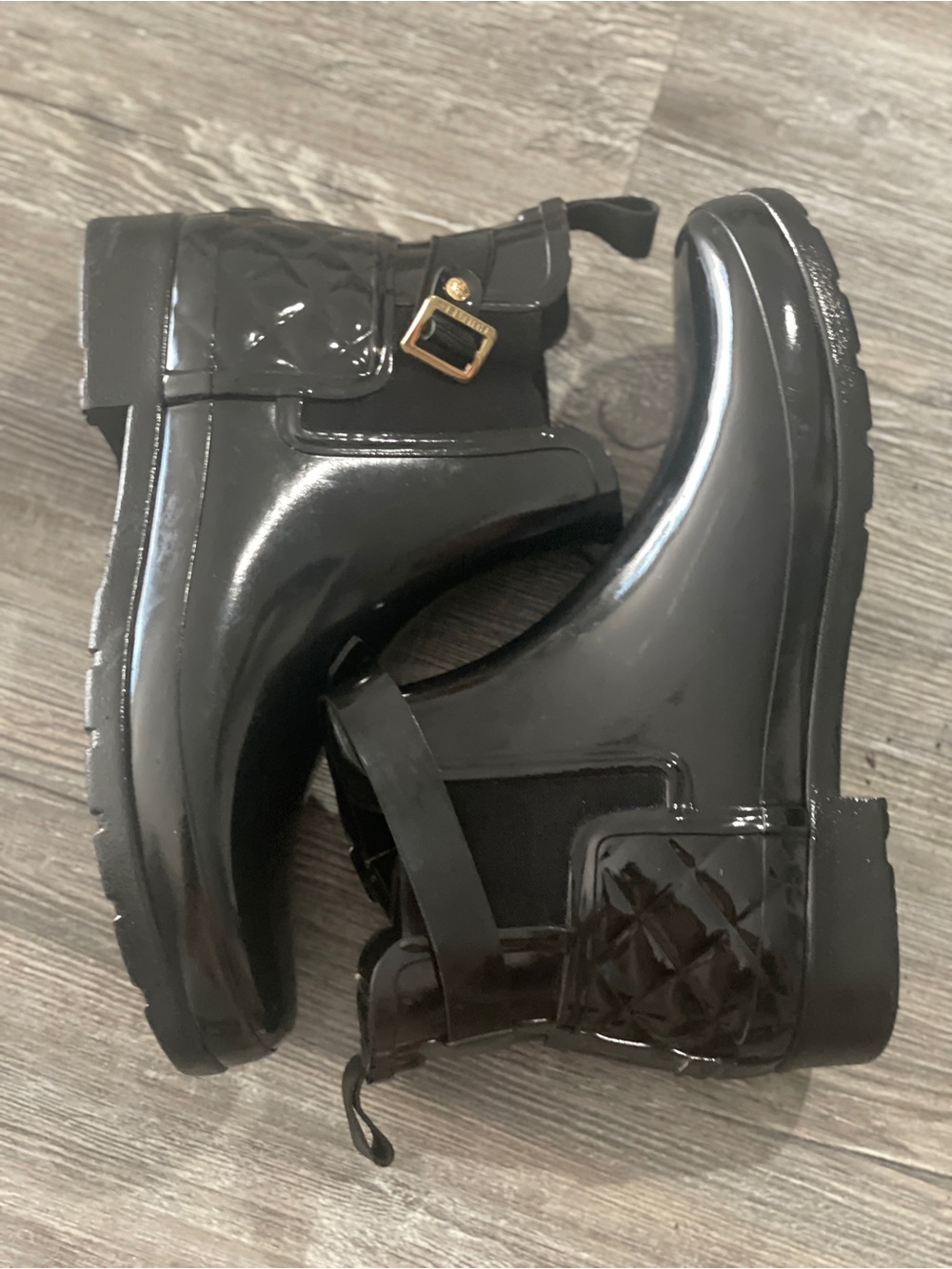 Hunter Women’s Black Gloss Quilted Chelsea Rain Boots - Picture 3 of 5